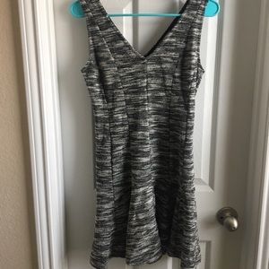 🌧️ Banana Republic V Neck Dress